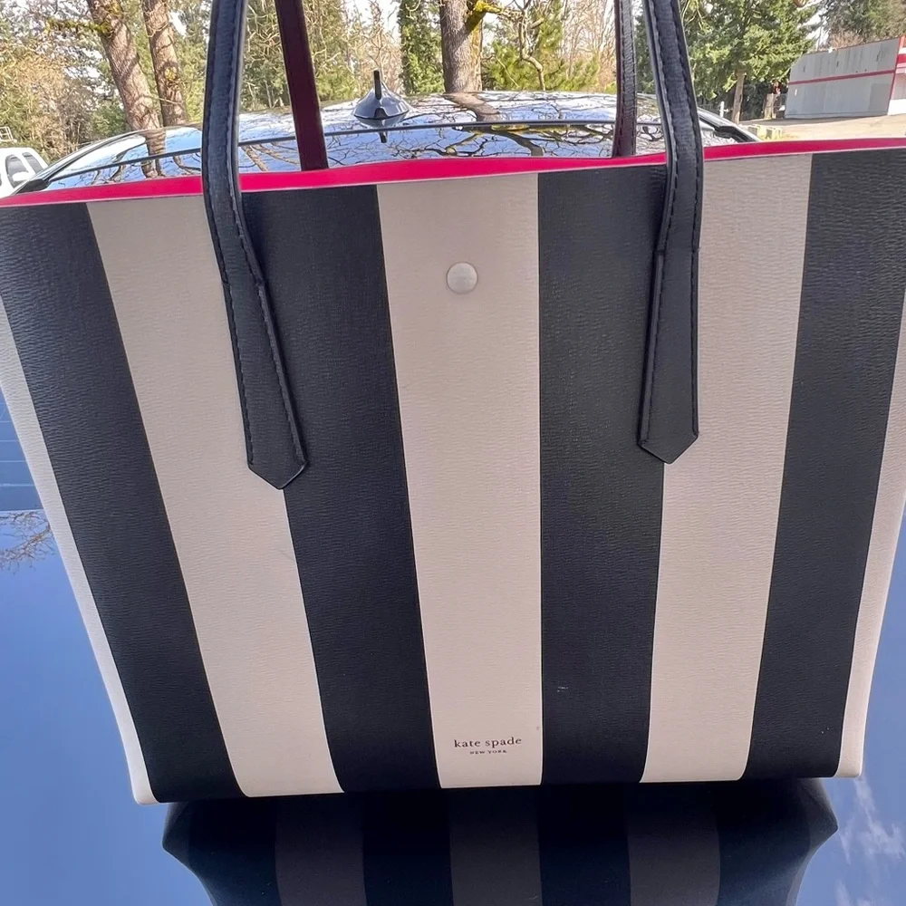 Retired Kate Spade Large Molly Tote bag with matching wristlet - Picture 16 of 16